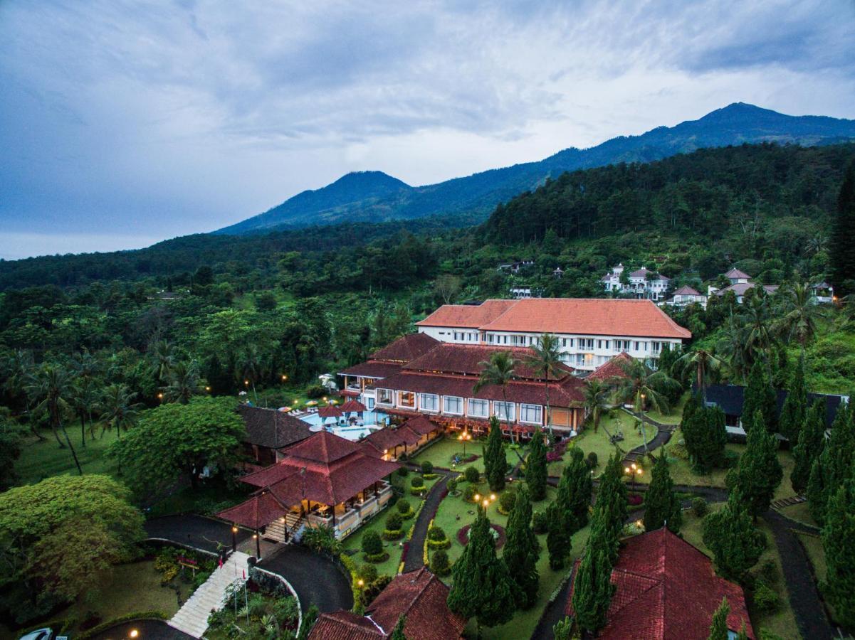 Royal Hotel And Villas Trawas Exterior photo