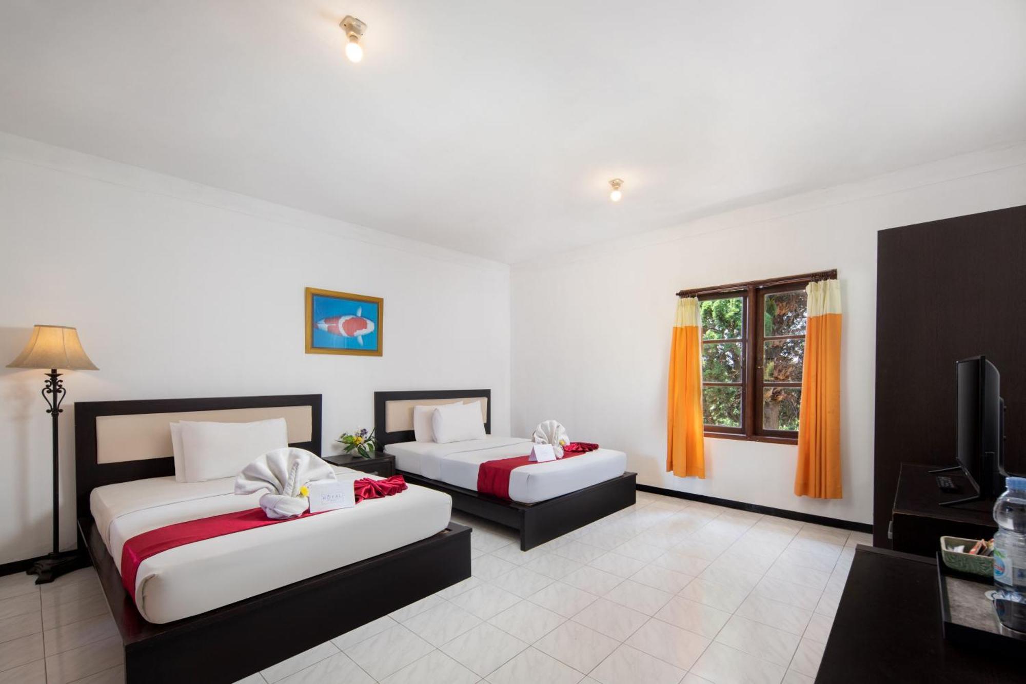 Royal Hotel And Villas Trawas Exterior photo