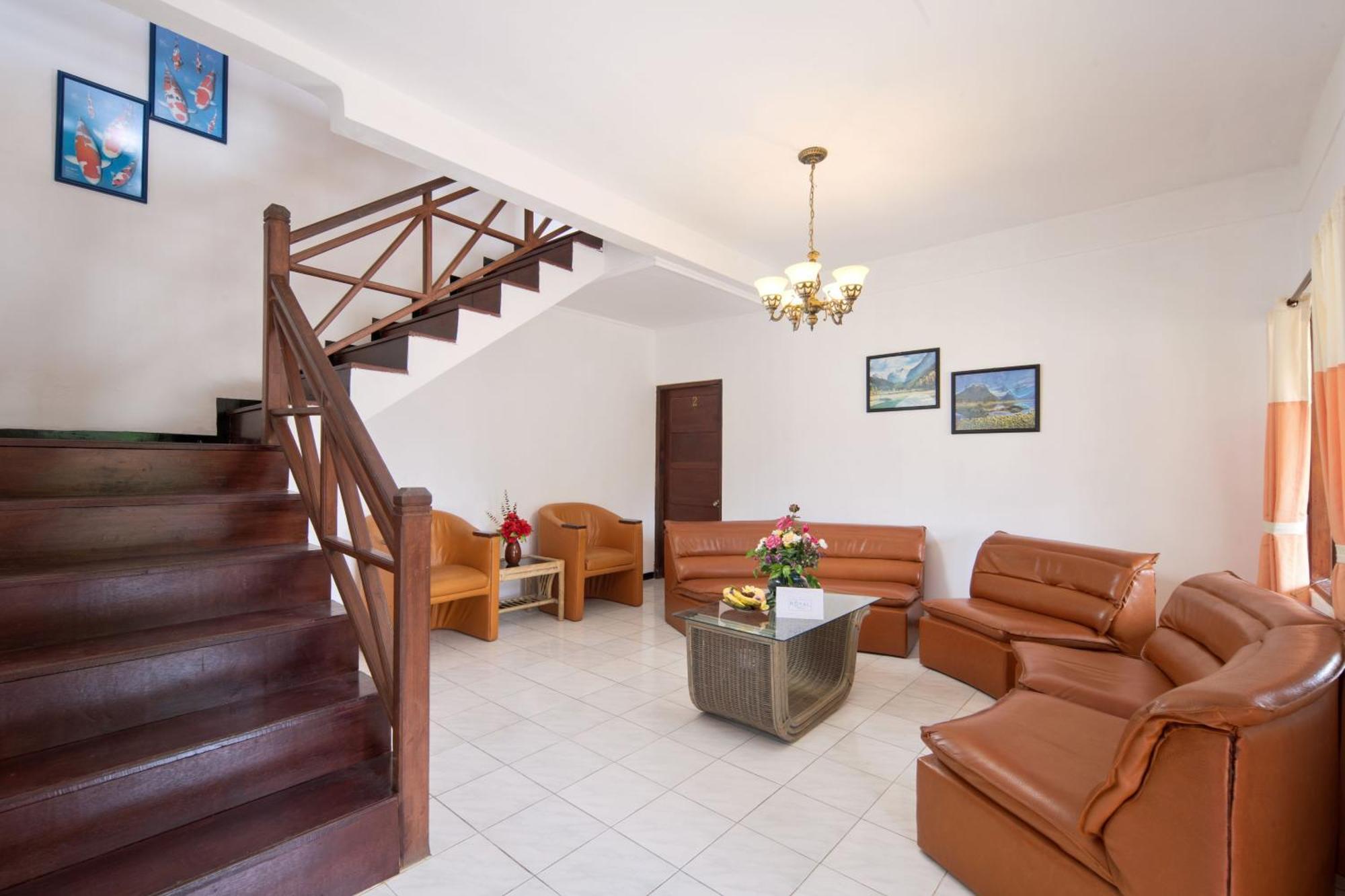 Royal Hotel And Villas Trawas Exterior photo