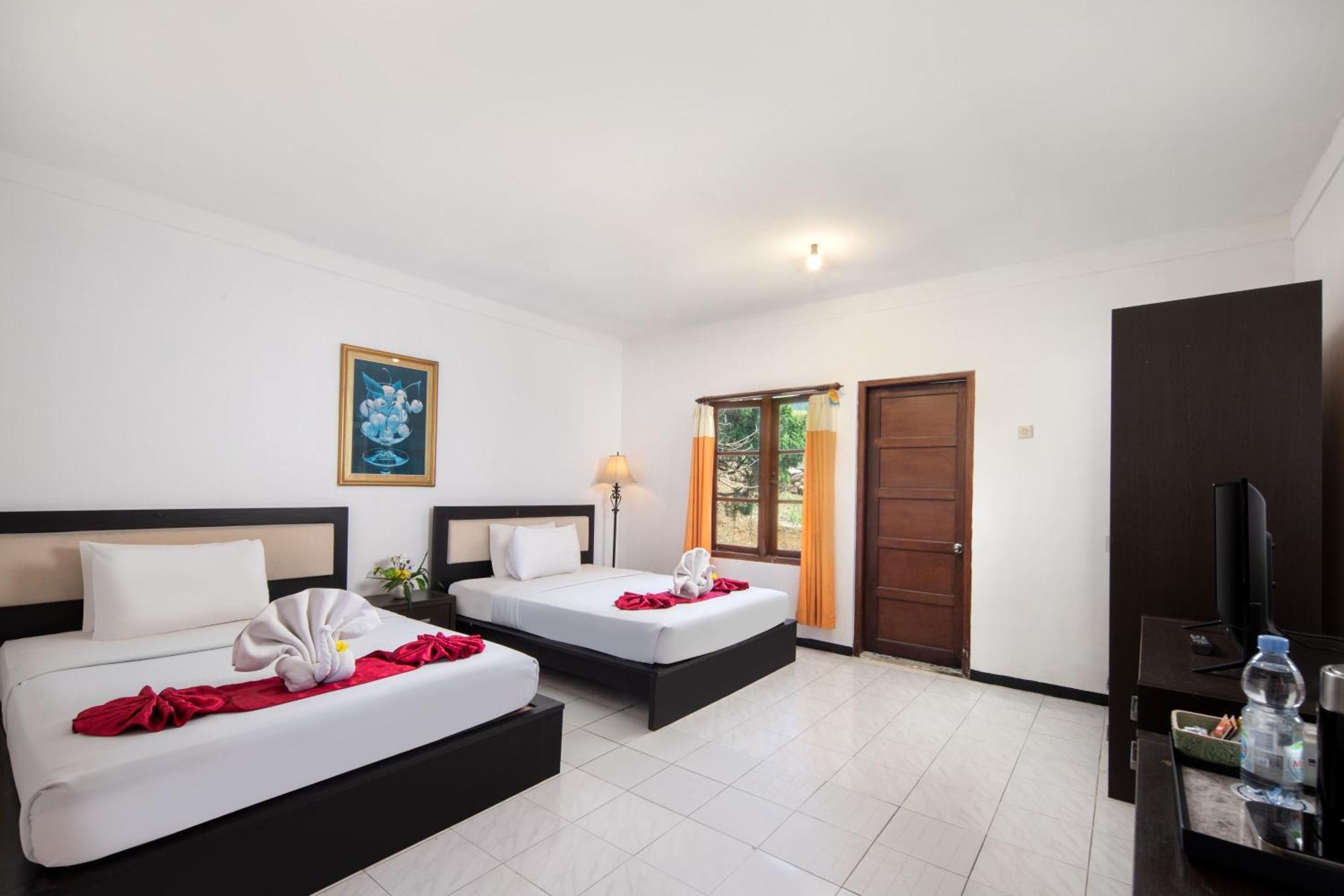 Royal Hotel And Villas Trawas Exterior photo