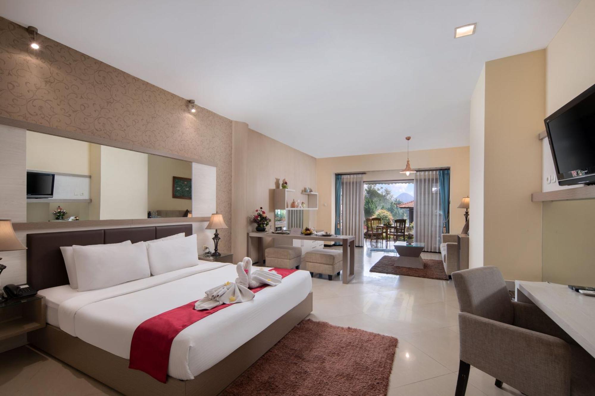 Royal Hotel And Villas Trawas Exterior photo