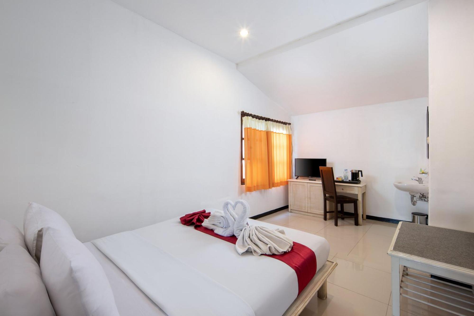 Royal Hotel And Villas Trawas Exterior photo