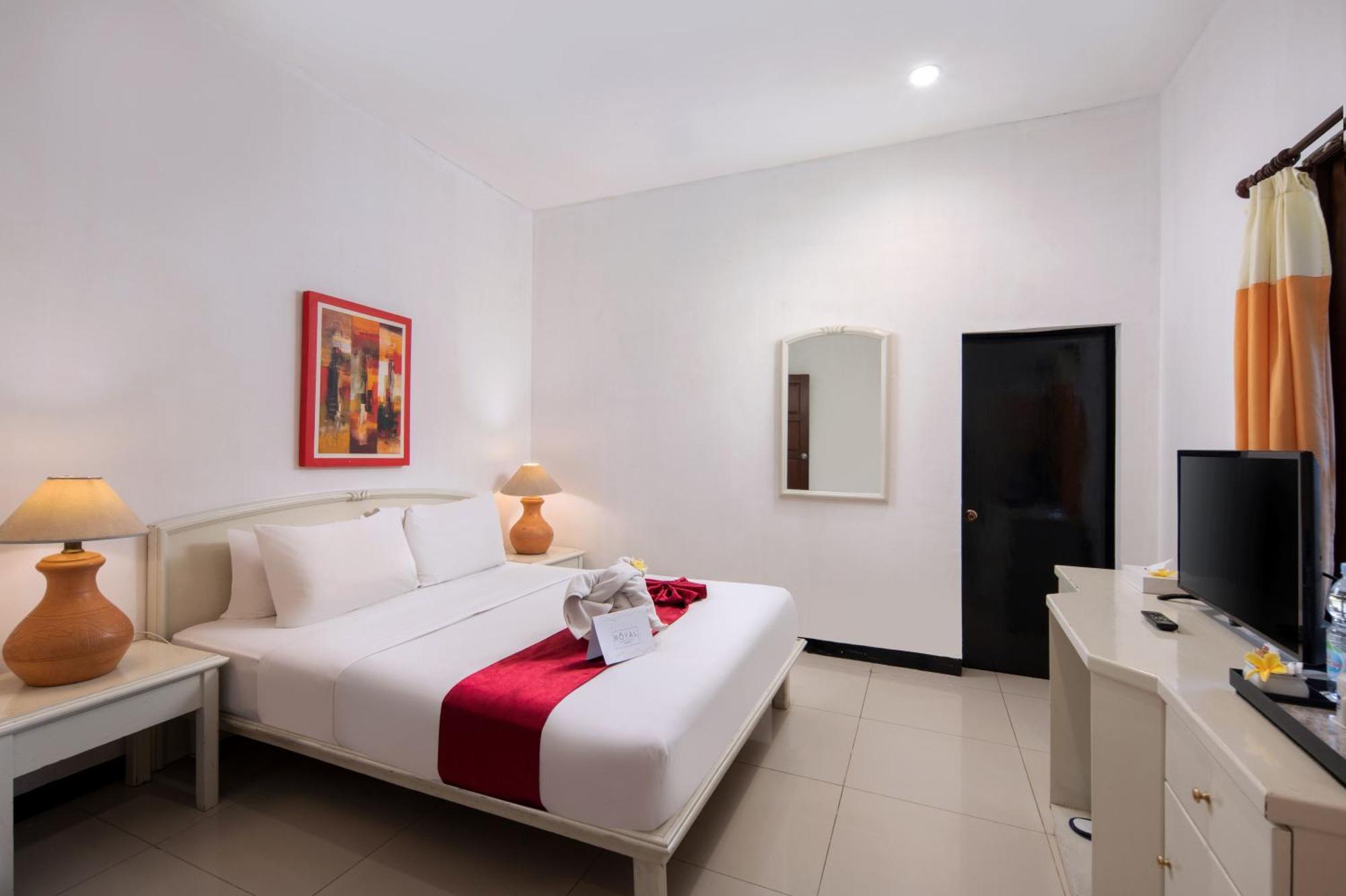 Royal Hotel And Villas Trawas Exterior photo