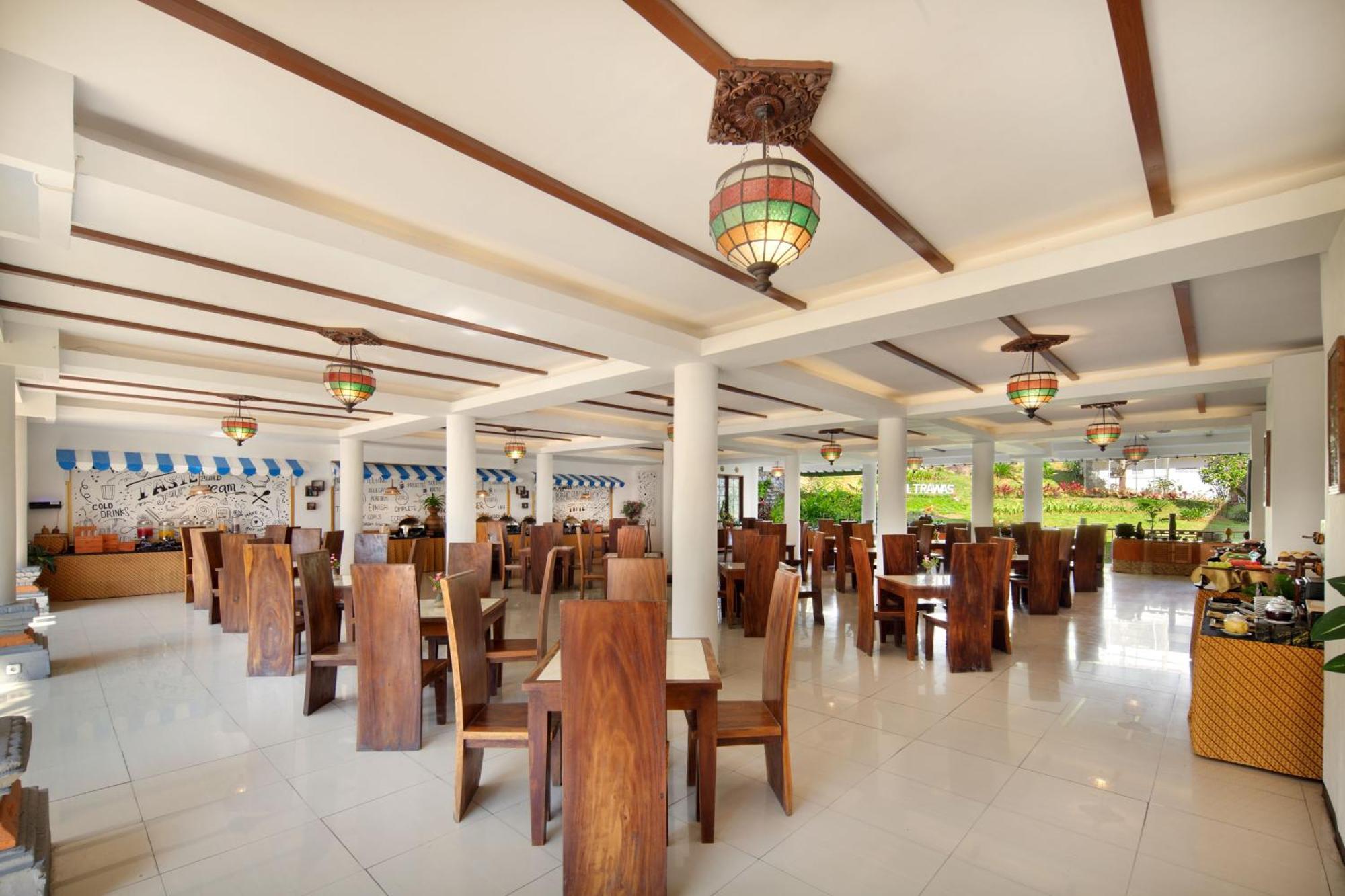 Royal Hotel And Villas Trawas Exterior photo