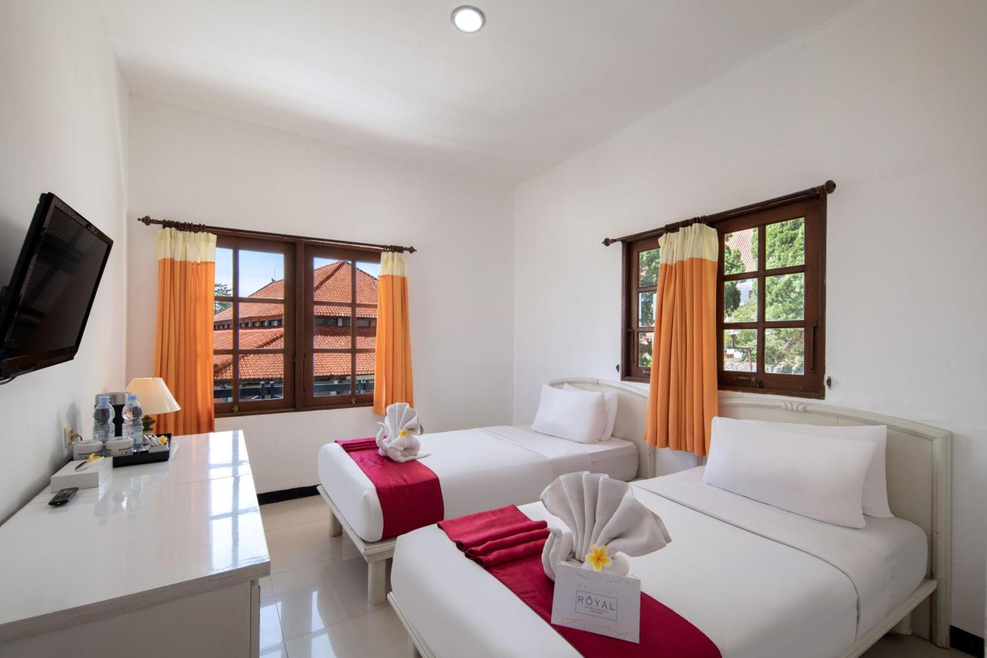 Royal Hotel And Villas Trawas Exterior photo